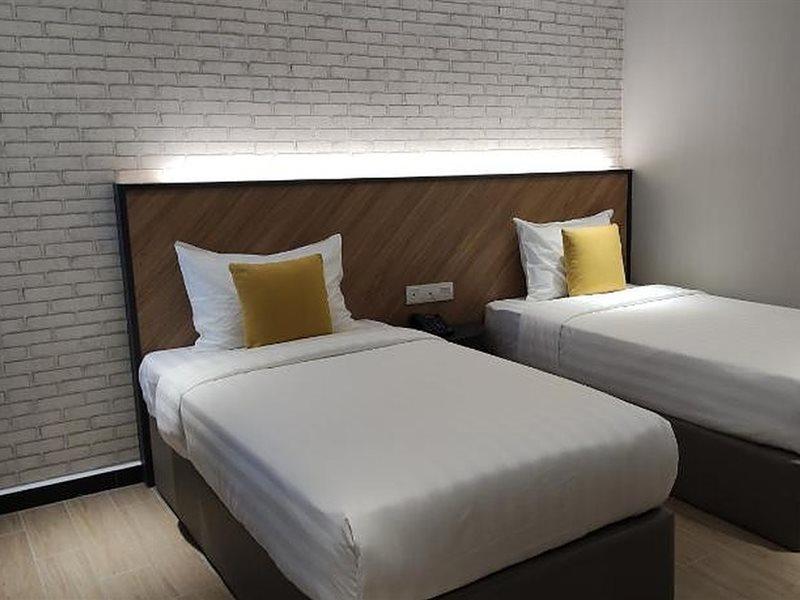 Hotel 99 Seri Kembangan Serdang Exterior foto