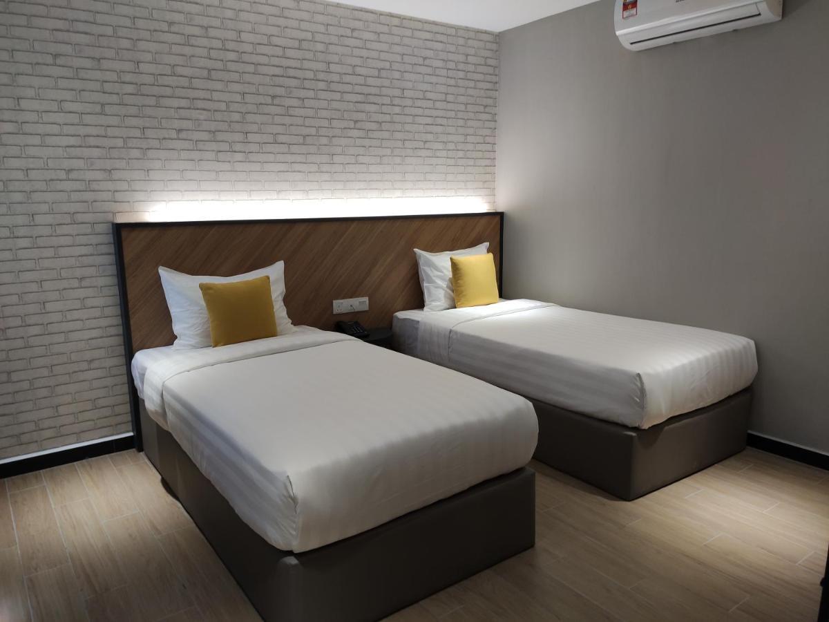 Hotel 99 Seri Kembangan Serdang Exterior foto