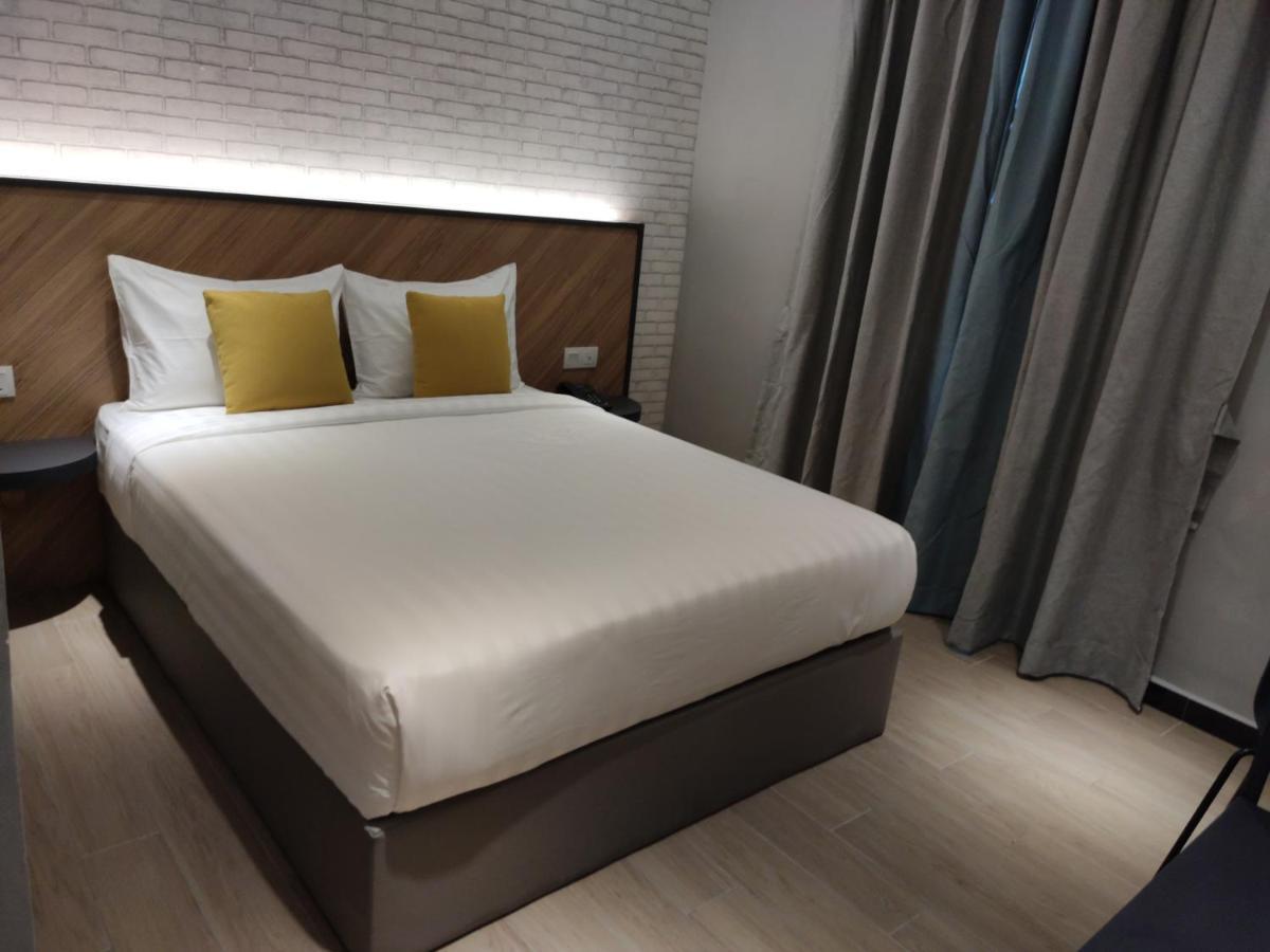Hotel 99 Seri Kembangan Serdang Exterior foto